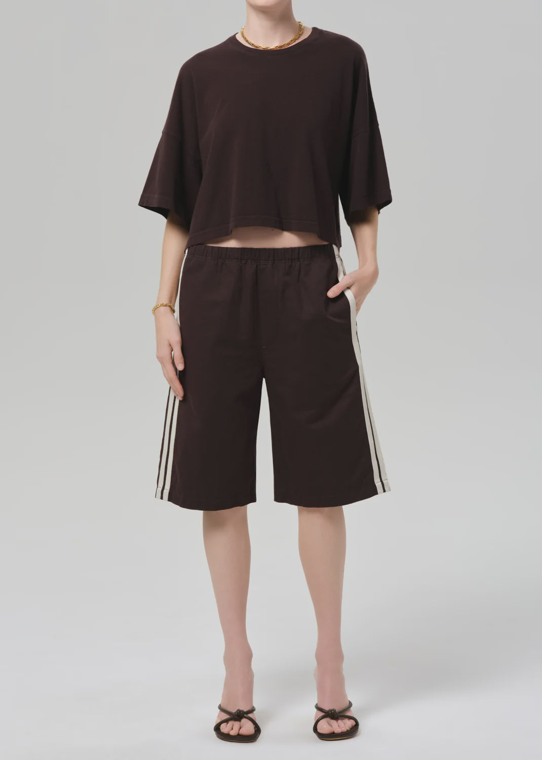 2301-1506_ANAIS_PULL_ON_TRACK_SHORT_CHOCOLATE_0915