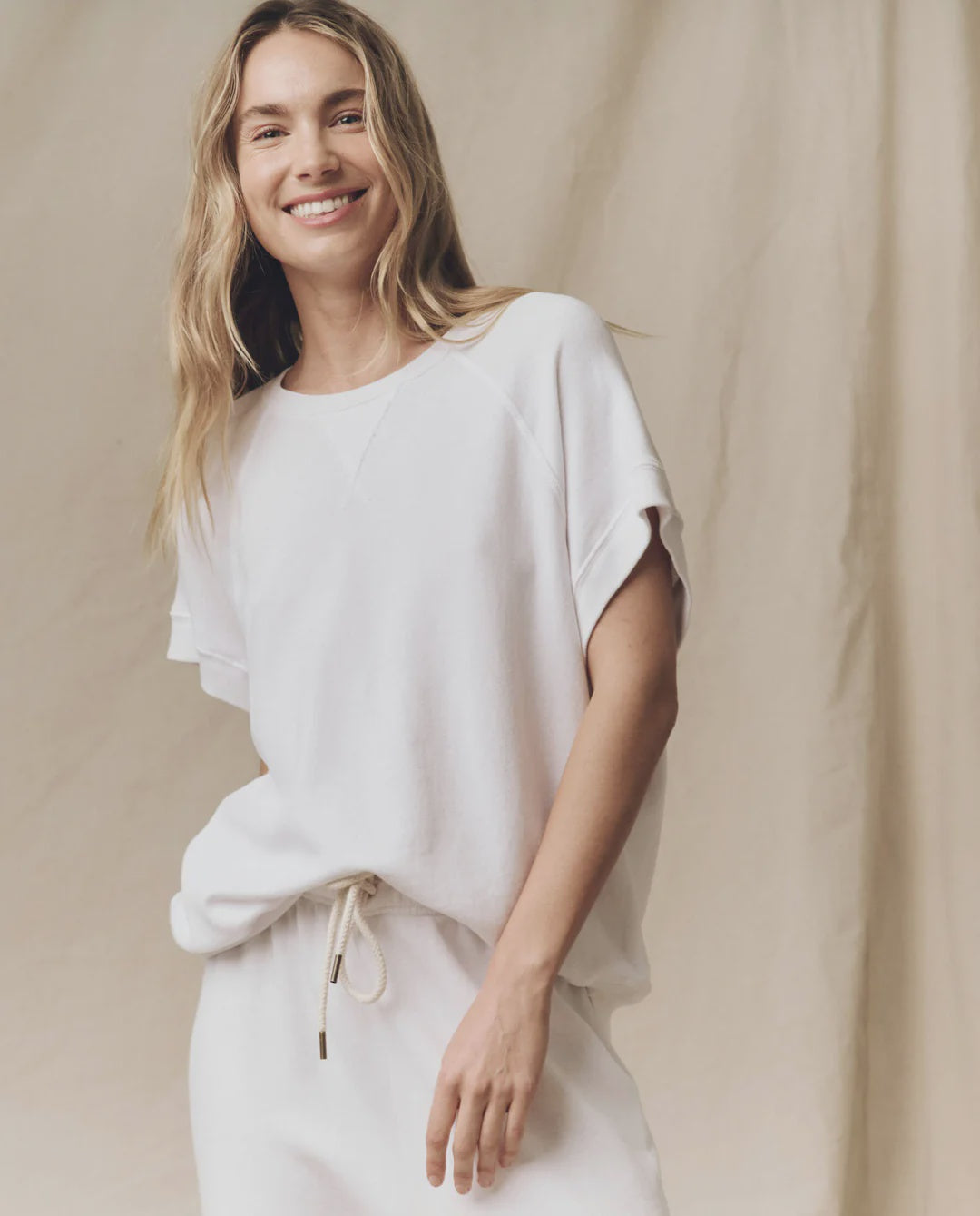 THE-GREAT-LOOK-33-THE-WEDGE-SWEATSHIRT-TRUE-WHITE-THE-STADIUM-SWEATPANT-TRUE-WHITE-0761_1080x_b6074ea0-de66-4ff8-9a28-84723170d745