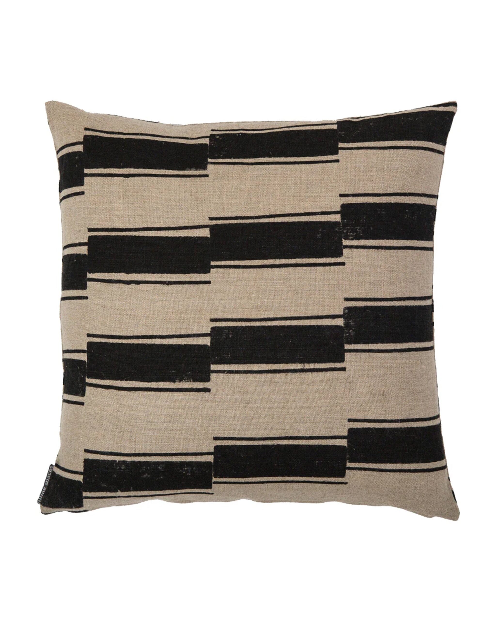beni-blk-pillow